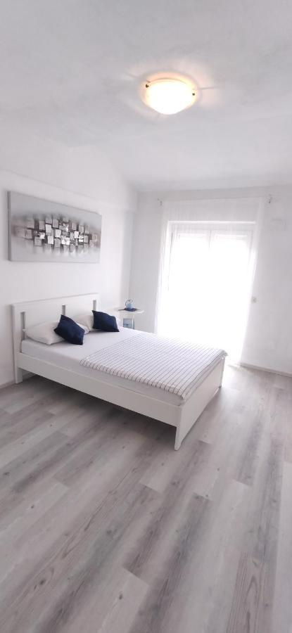 Vila Sentio Mare-Apartments Livaic Zeljko Pirovac Exterior foto