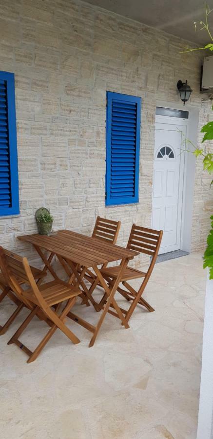 Vila Sentio Mare-Apartments Livaic Zeljko Pirovac Exterior foto